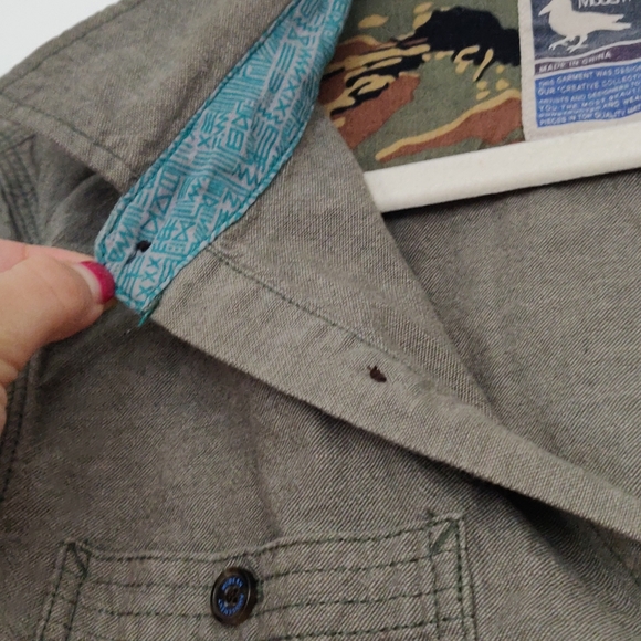MODERN AMUSEMENT Button Down | S - Picture 7 of 11